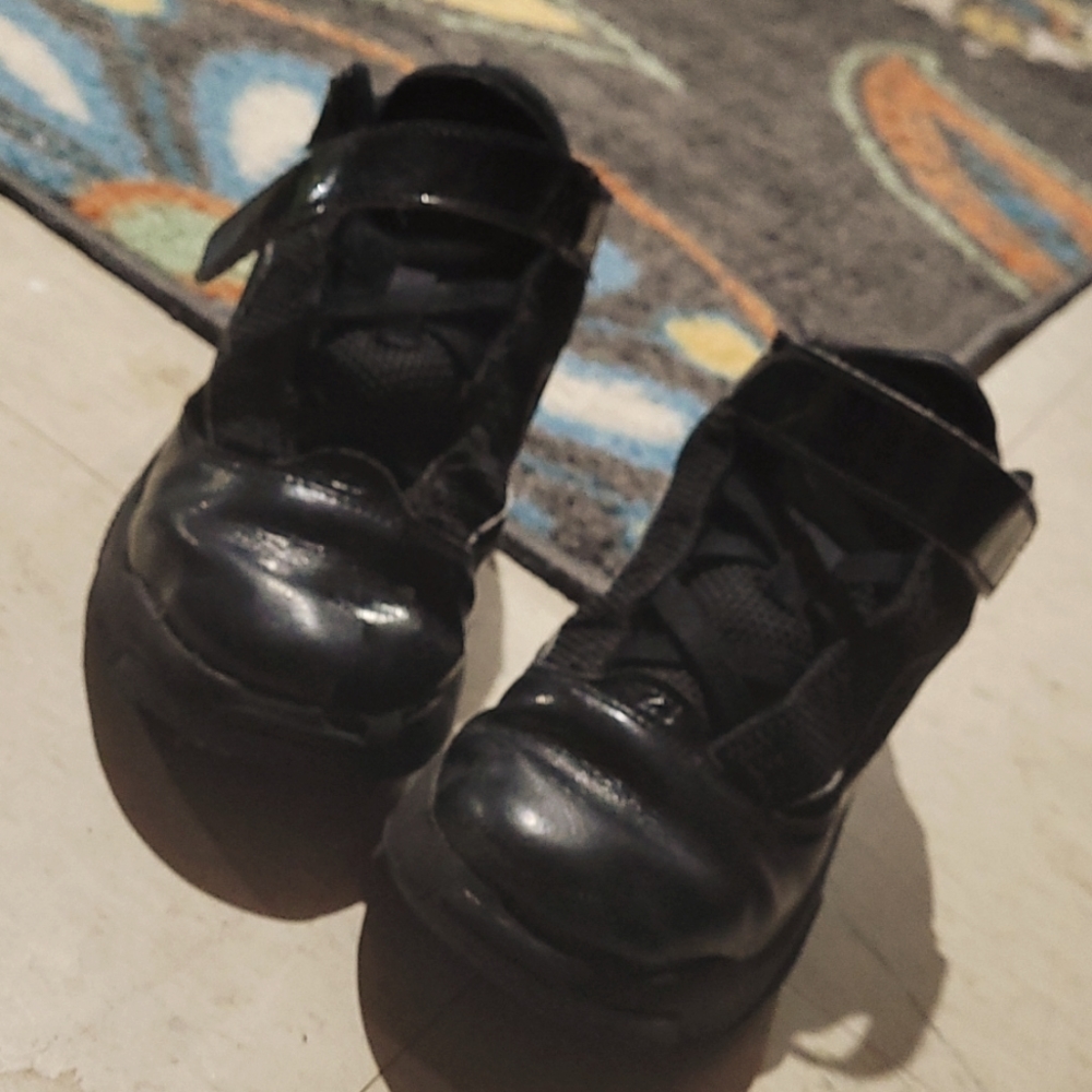 Boys Black Nike Jordans Aura release